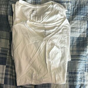 NWOT Mens 2-pack Hanes white v-neck undershirts size medium